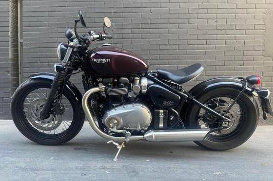 TRIUMPH BONNEVILLE BOBBER 1200 